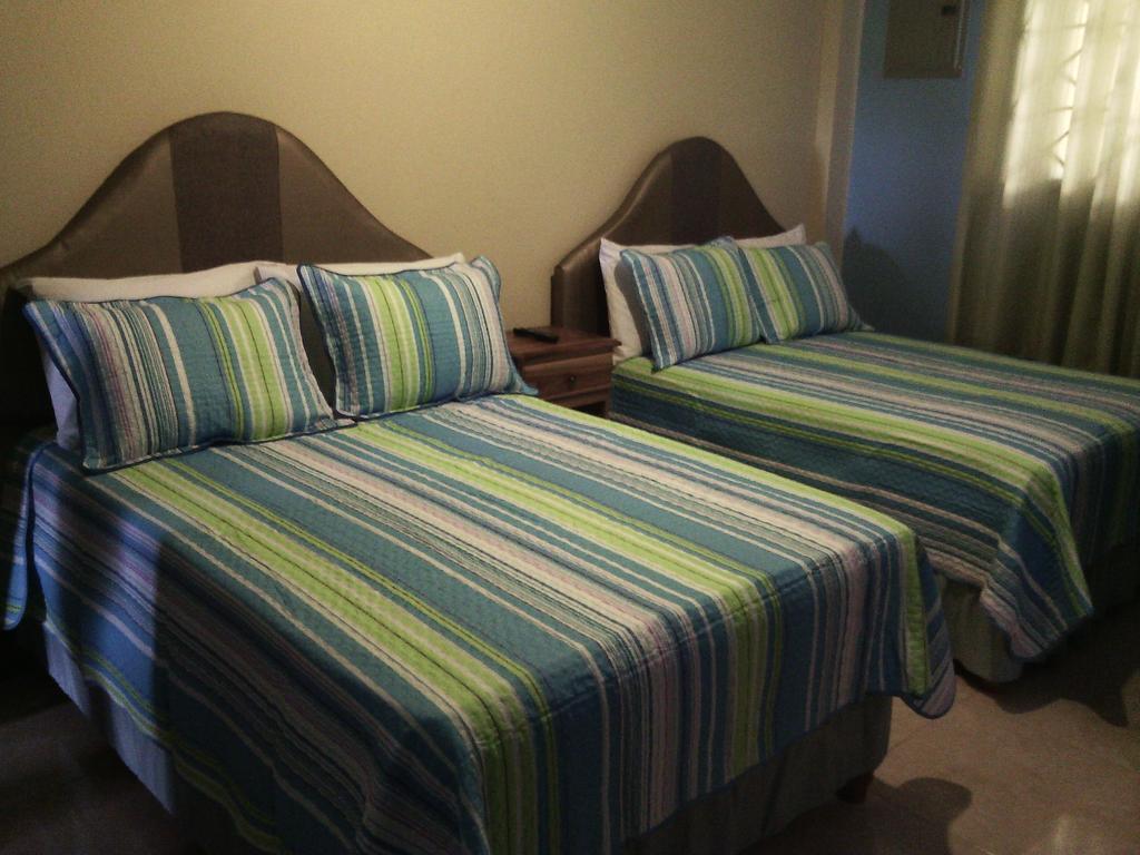 Hotel Tropik Leadonna Montego Bay Værelse billede